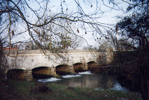 The canal bridge in St Florentin © Franis Marquet