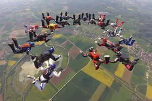 Parachute jumping © ParisJump